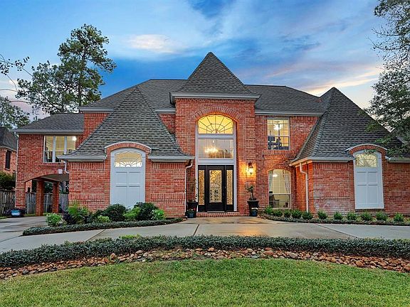 Beautiful Exterior with circular driveway