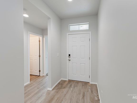 3rd image of 1726 SW Besra Dr