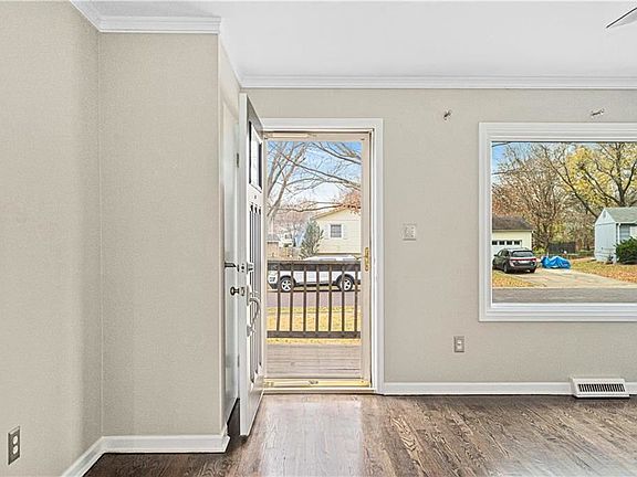4th image of 9917 Benson St