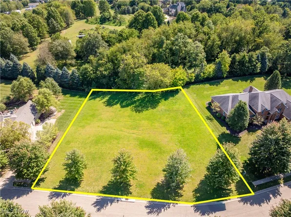 4826 Nobles Pond Dr NW, Canton, OH 44718