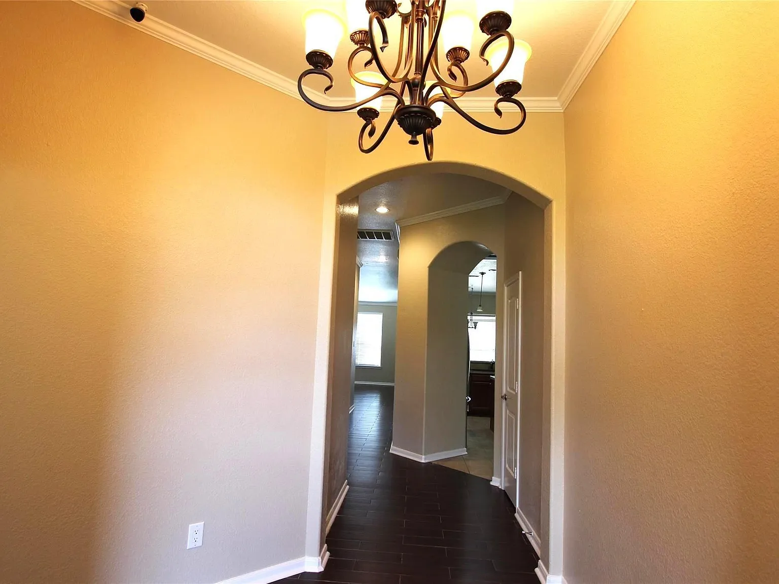 3 bed, 2.0 bath, 1844 sqft, $2,200 — Photo 4