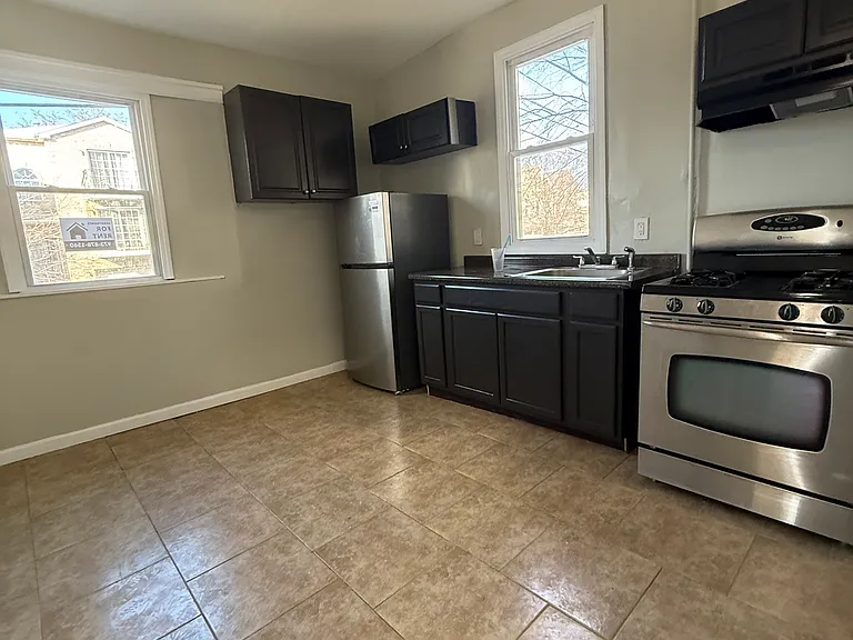 241 12th Ave #1L — Photo 5