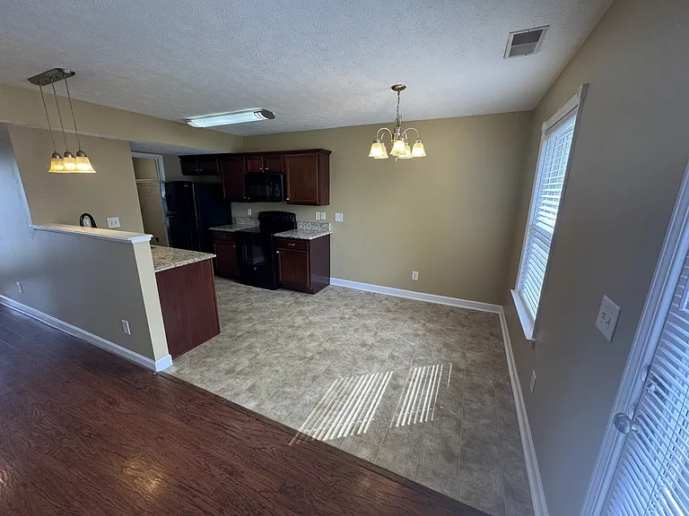 915 Tapoco Ct — Photo 3