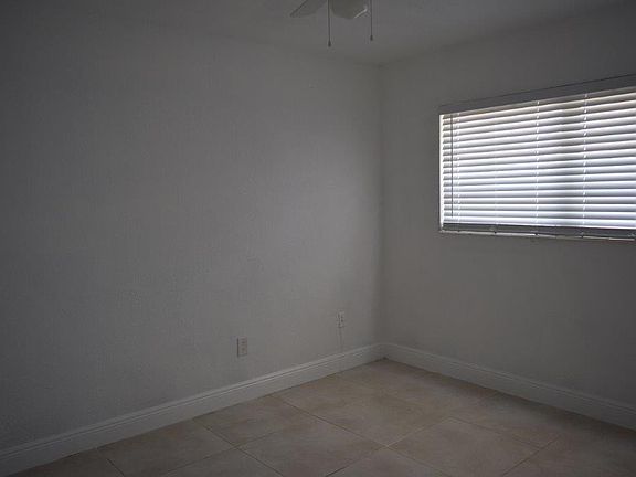 4th image of 16030 NE 19th Ct APT 309