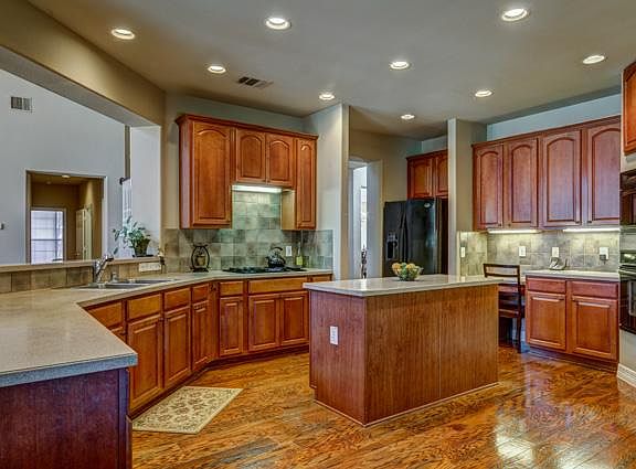 4th image of 1400 Savoy Ct