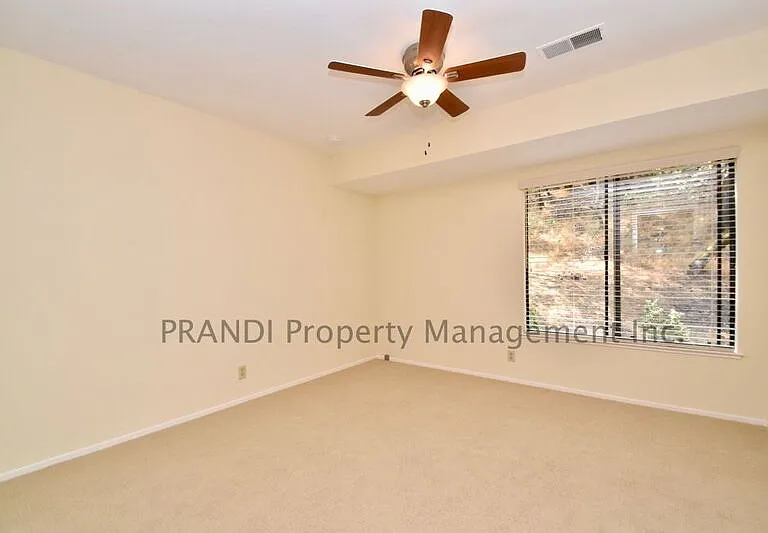 1033 Susan Way — Photo 12