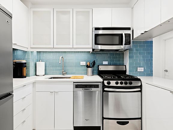 4th image of 301 E 66th St APT 6B