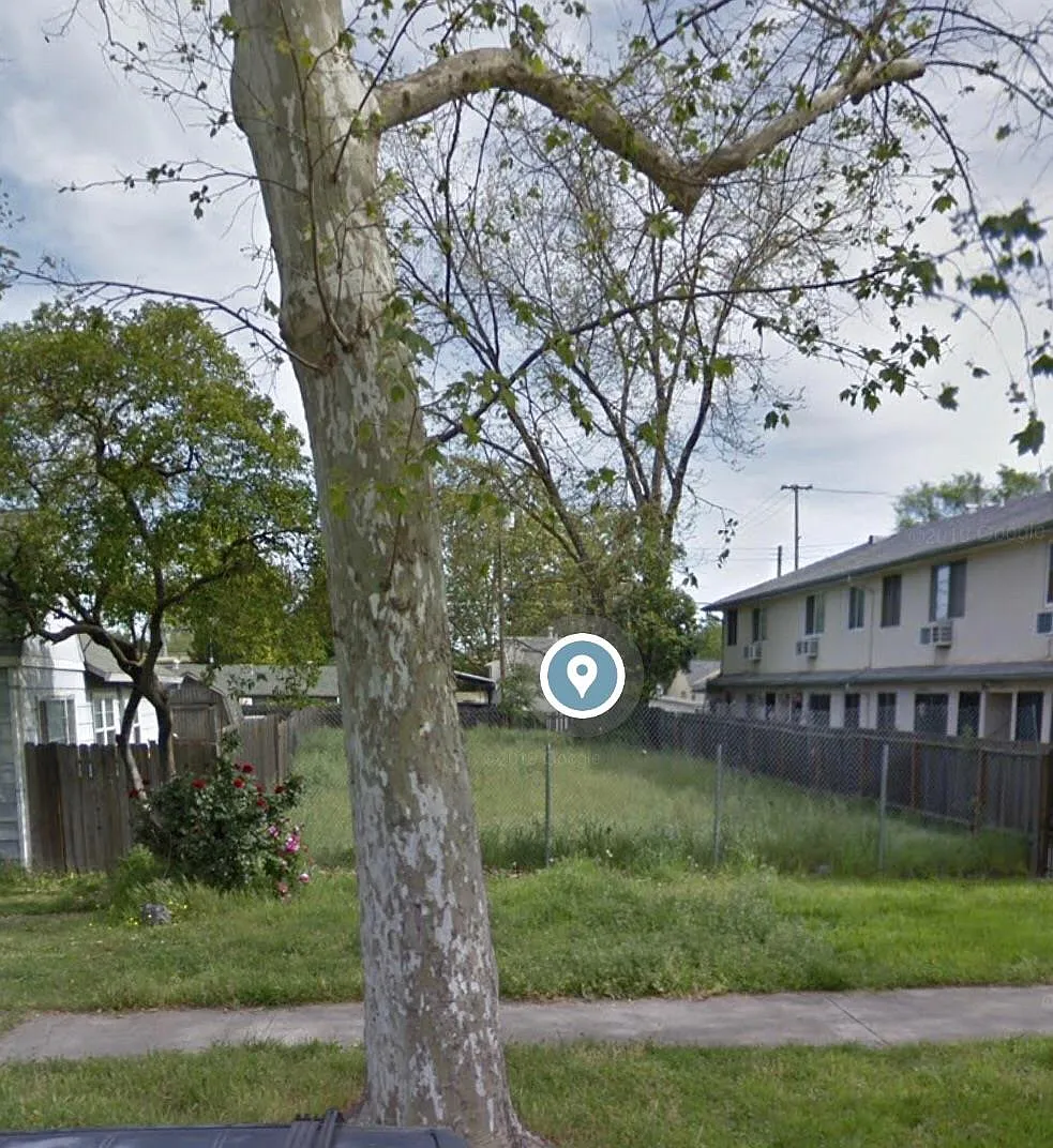3325 V St photo 1