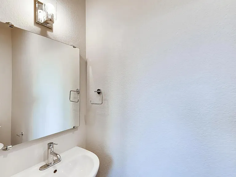 3155 N Saint Paul St — Photo 8