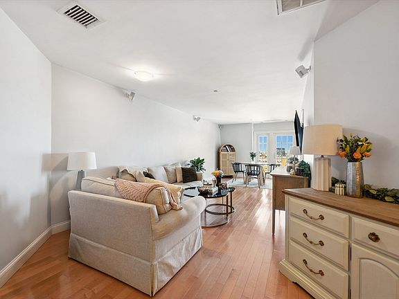 2nd image of 312-320 W 3rd St #305