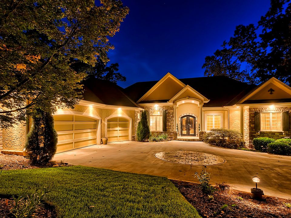 2nd image of 239 Winding Oaks Dr