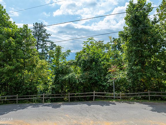 3rd image of LOT 30 Fox Run