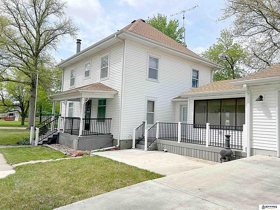 2nd image of 201 N Butternut St
