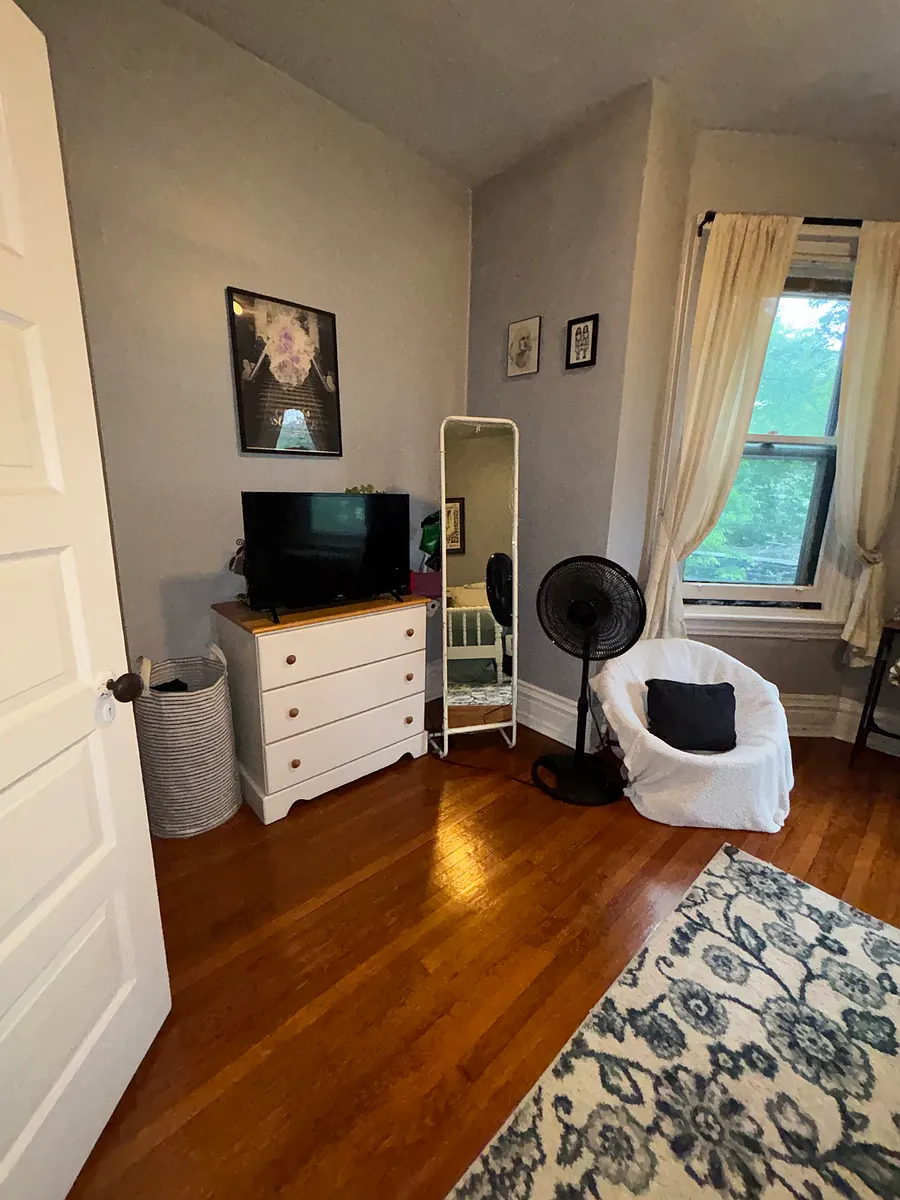 Building Photo - 4619 Spruce St #2R