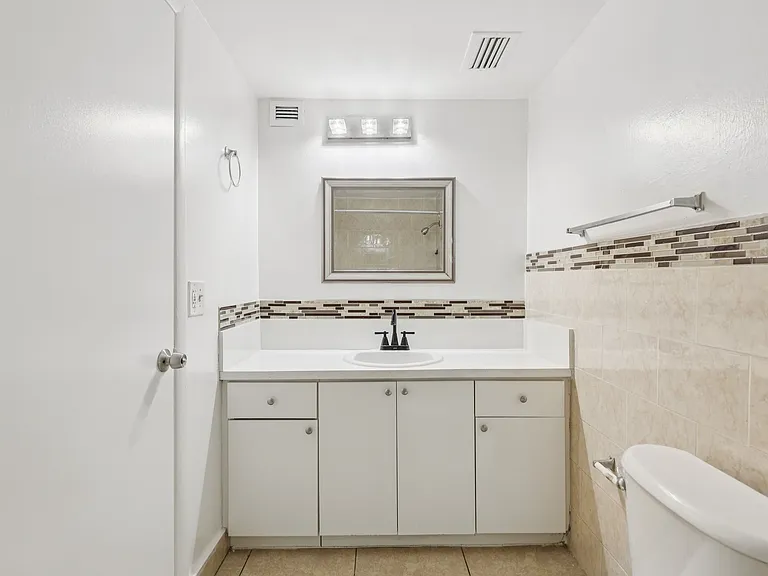 2 Bed 2 Bath Unit