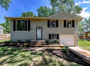 1037 Lindenwood Ln, Liberty, MO 64068