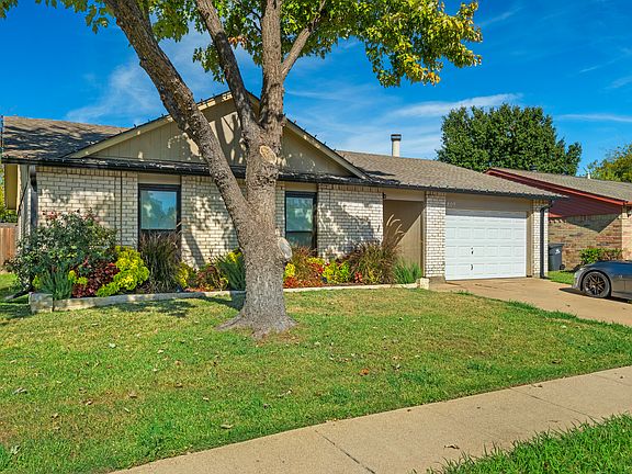 2nd image of 809 Sandalwood Ln