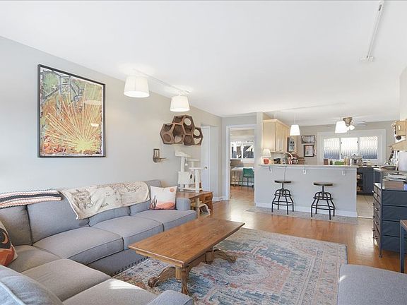 5th image of 1647 W Farwell Ave APT 3C