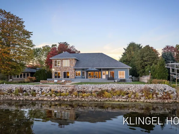 3315 Memorial Dr, Muskegon, MI 49445