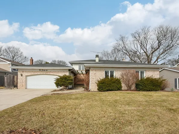 226 White Fawn Trl, Downers Grove, IL 60516