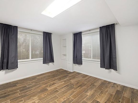 4th image of 235 W Cleburn St