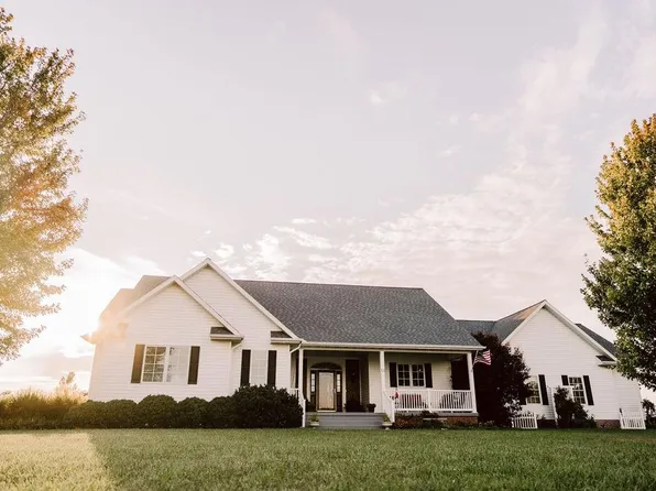 13 Links Dr, Garnett, KS 66032