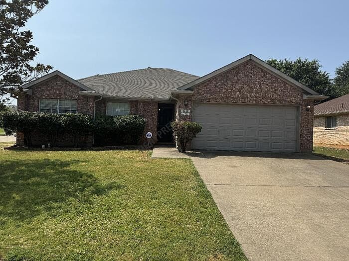 1st image of 3010 Norwich Ln