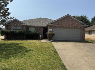 3010 Norwich Ln, Corinth, TX 76210