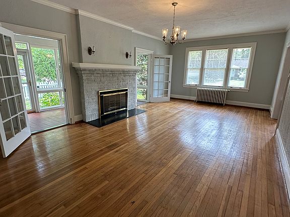 5th image of 209 Randolph Cir