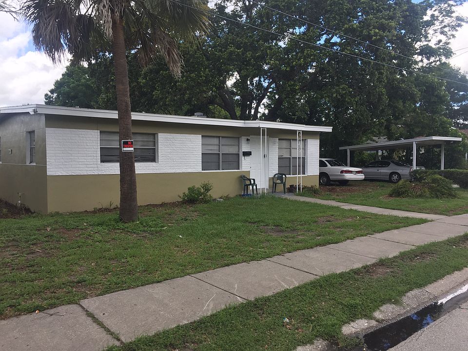 Front house w car port