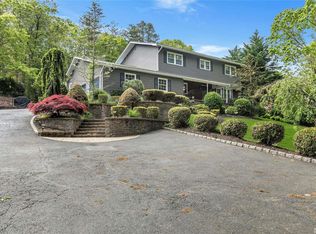 28 McArthur Ln, Smithtown, NY 11787