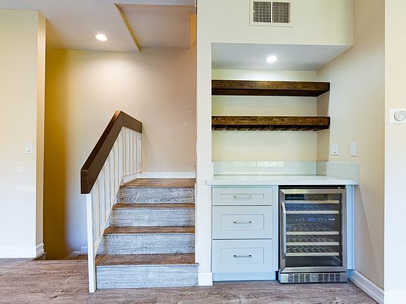 5th image of 13819 Burbank Blvd APT 8