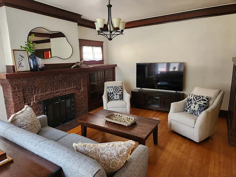 1315 W Hays St — Photo 5