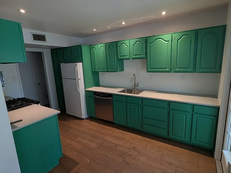420 W Cheery Lynn Rd — Photo 12