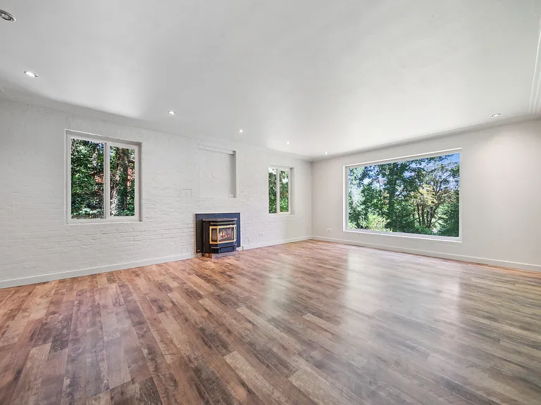 4510 SE Aldercrest Rd — Photo 3