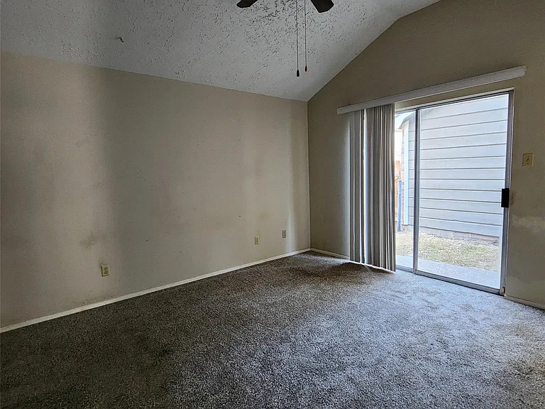 6938 Foxbrook Dr — Photo 9