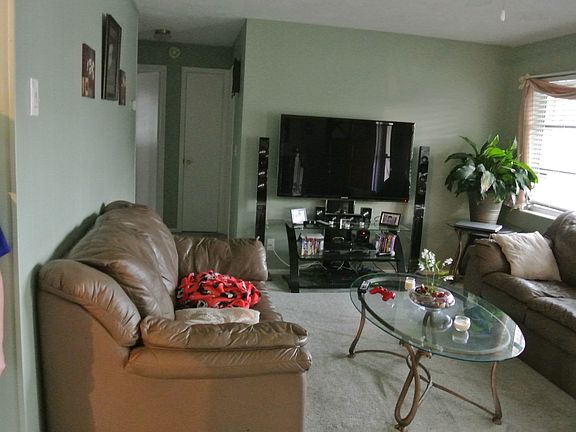 4th image of 1160 6th Ave NE