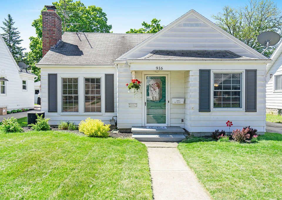 1st image of 916 Graceland St NE