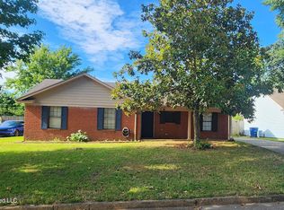 10229 Yates Dr, Olive Branch, MS 38654