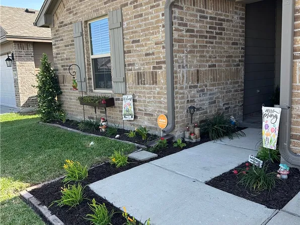 1813 Secretariat Dr, Corpus Christi, TX 78417