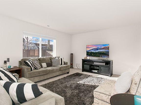 5th image of 2710 11th Ave NW #16