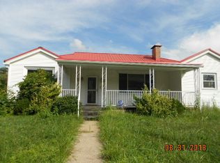 120 Sherwood Rd, Mount Hope, WV 25880