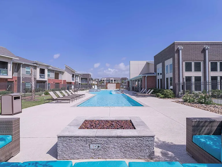 Century Palm Bluff — Photo 9
