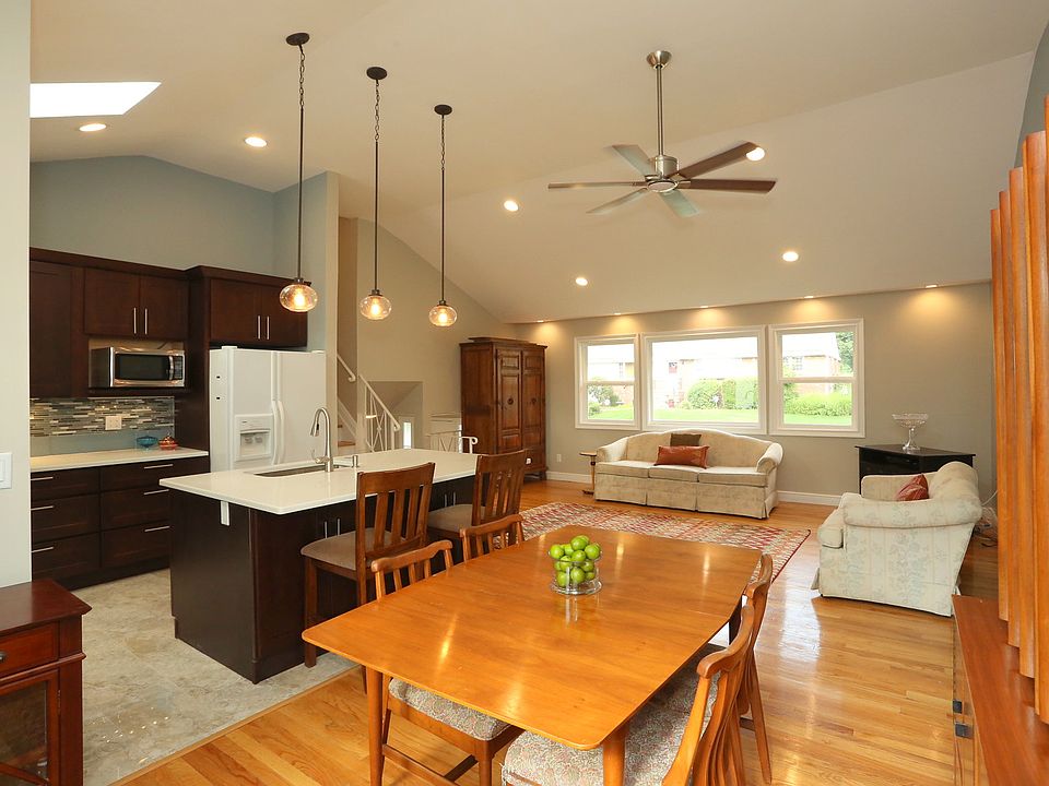 1st image of 1 Foxwood Ave