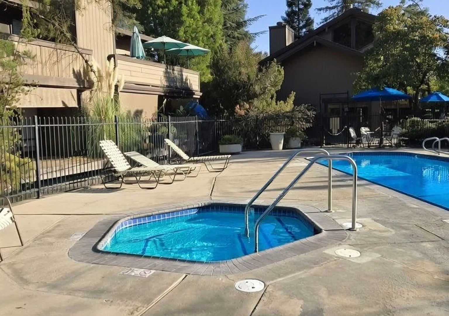 Charming Waterfront 1-Bedroom Condo for Rent in Timberlake Community — Photo 3
