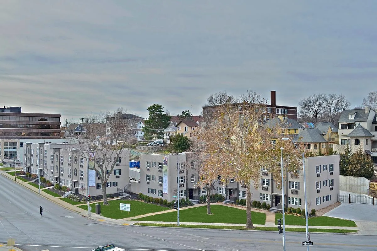 Country Club Plaza — Photo 2