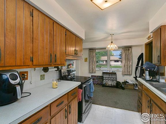 3rd image of 601 W Prospect Rd