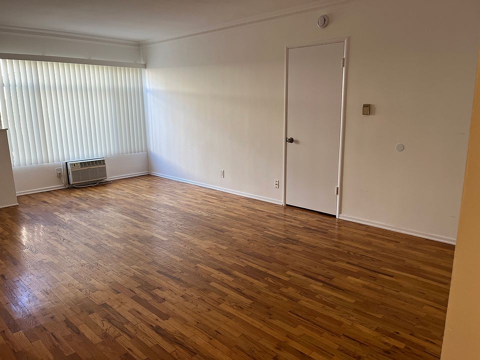 1st image of 11672 Magnolia Blvd #3