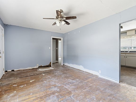 4th image of 706 Elm St