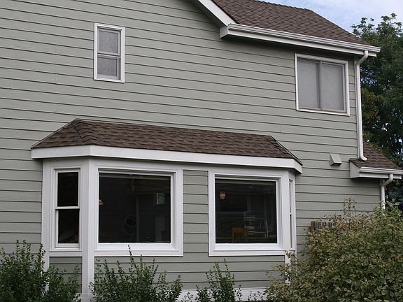 Side with double bay windows